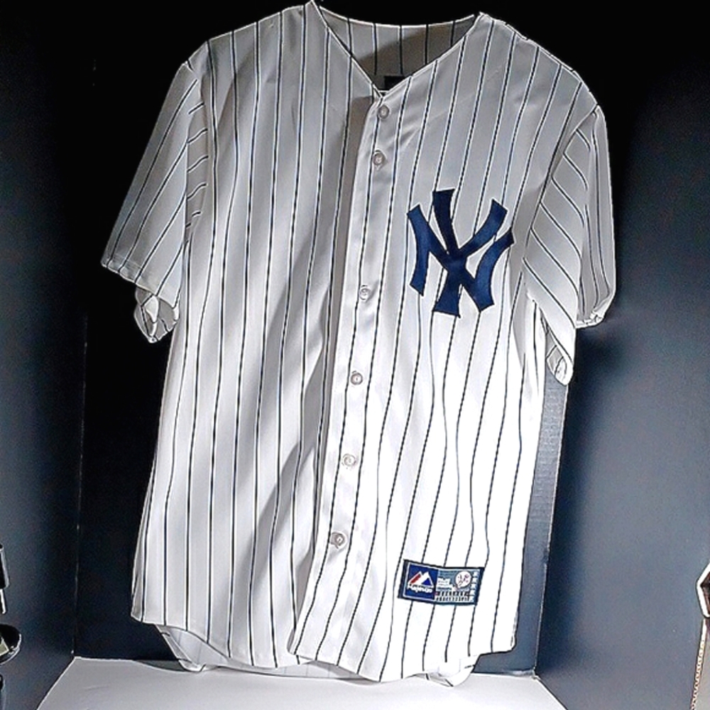 NY Yankees Majestic Engineered Exclusively for Major League Baseball Men's shirt